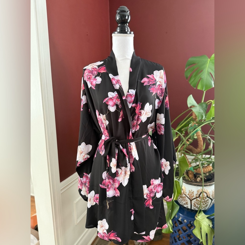 Black Floral Magnolia Kimono Robe - Picture 1 of 9